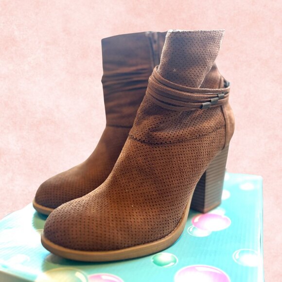 Soda Brown Suede Block Heel Ankle Boots – Size 8 - Picture 1 of 5